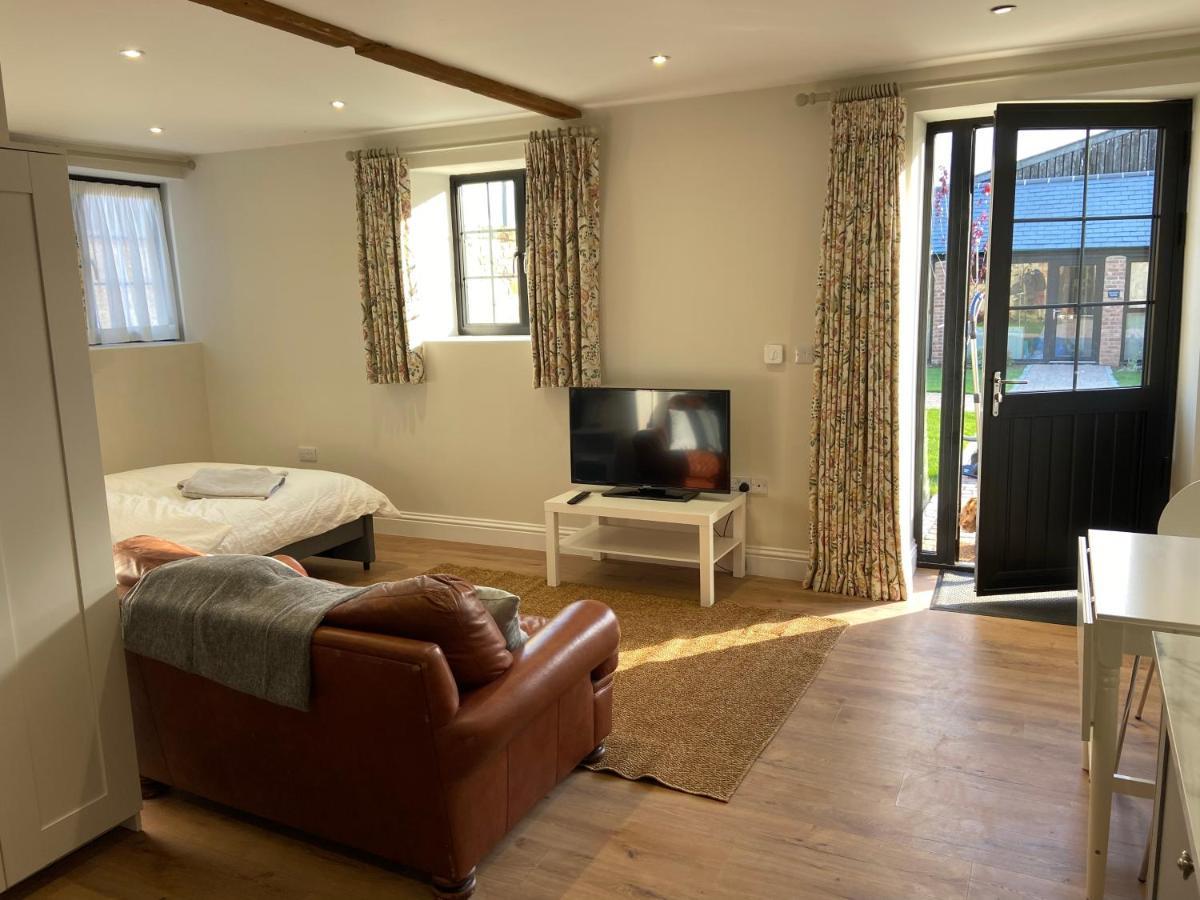 Potcote Farm Stables Accommodation Spots Stable Towcester Exterior photo